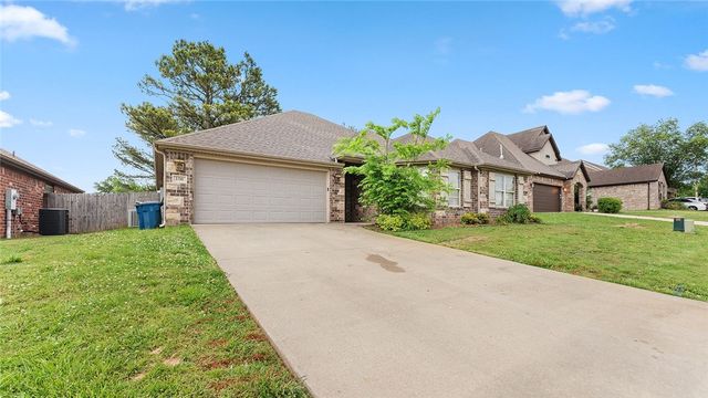106 NE Larkspur Lane, Bentonville, AR 72712