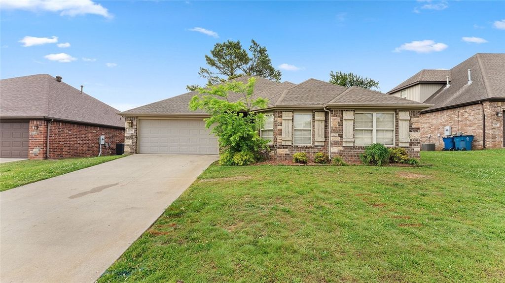 106 NE Larkspur Lane, Bentonville, AR 72712
