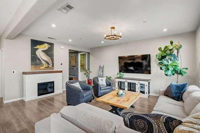 9268 Legendary Ct, Elk Grove, CA 95624