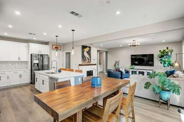 9268 Legendary Ct, Elk Grove, CA 95624