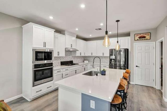9268 Legendary Ct, Elk Grove, CA 95624