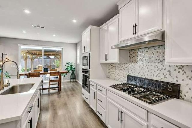 9268 Legendary Ct, Elk Grove, CA 95624