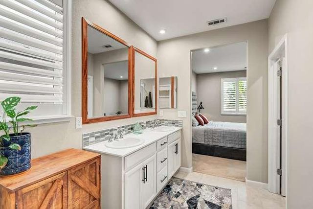 9268 Legendary Ct, Elk Grove, CA 95624