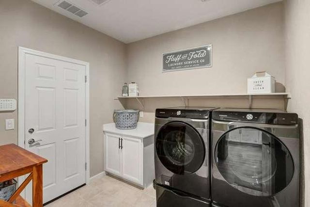 9268 Legendary Ct, Elk Grove, CA 95624