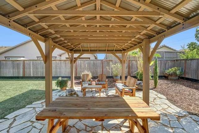 9268 Legendary Ct, Elk Grove, CA 95624