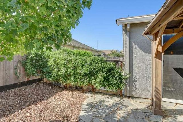 9268 Legendary Ct, Elk Grove, CA 95624