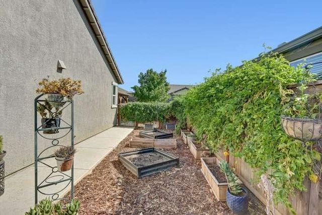 9268 Legendary Ct, Elk Grove, CA 95624
