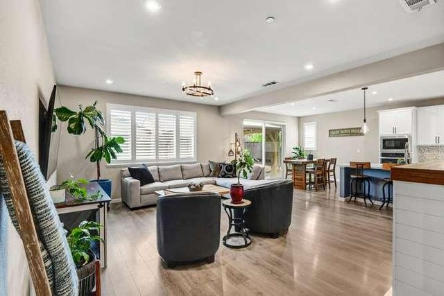 9268 Legendary Ct, Elk Grove, CA 95624