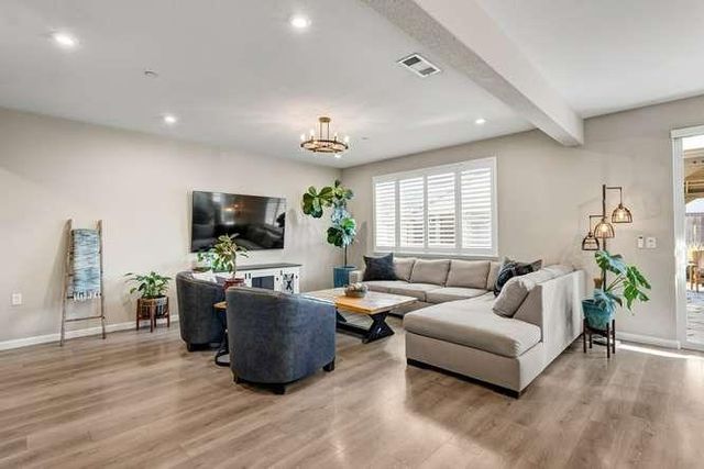 9268 Legendary Ct, Elk Grove, CA 95624