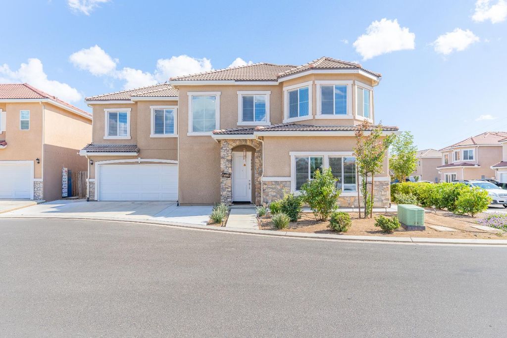 4430 W Langden Drive, Fresno, CA 93722