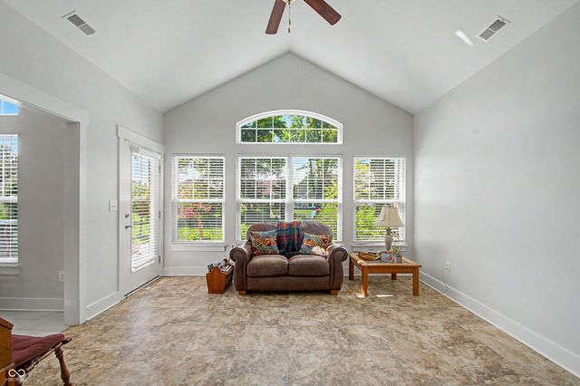 1611 Summerwood, Greenfield, IN 46140