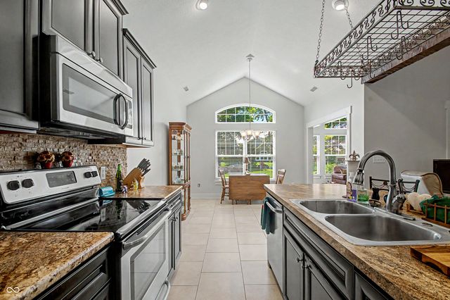 1611 Summerwood, Greenfield, IN 46140