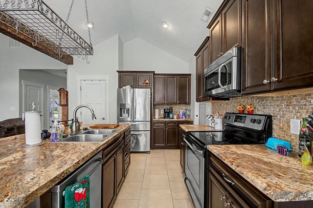 1611 Summerwood, Greenfield, IN 46140