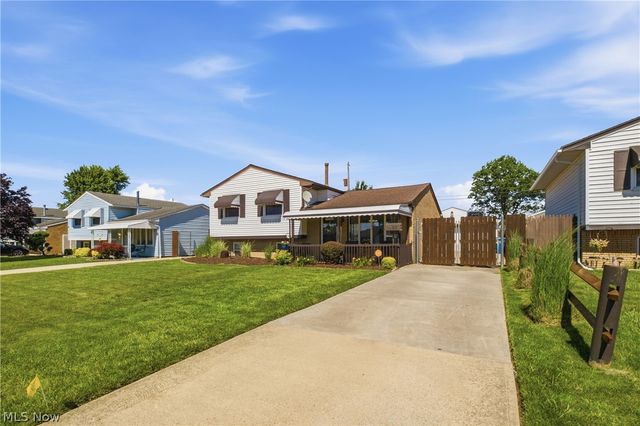 4423 Palm Avenue, Lorain, OH 44055