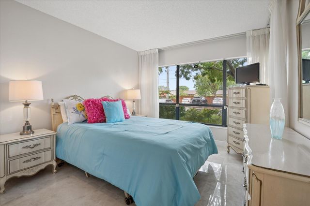 2307 SW 15th Street SW 1, Deerfield Beach, FL 33442