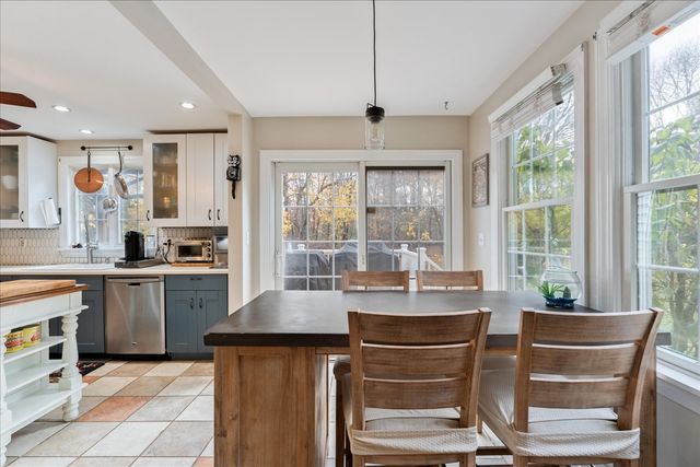 22 Reservoir St, Seekonk, MA 02771