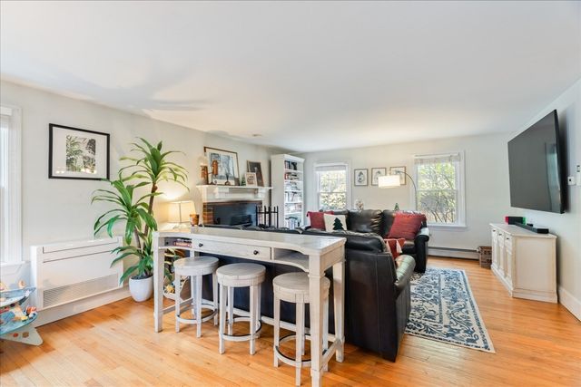 22 Reservoir St, Seekonk, MA 02771