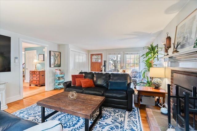 22 Reservoir St, Seekonk, MA 02771