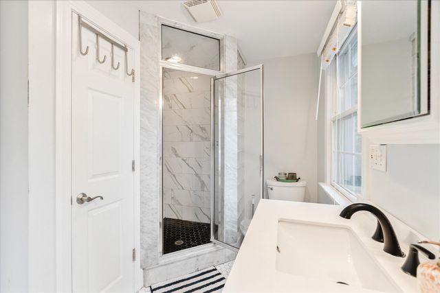22 Reservoir St, Seekonk, MA 02771