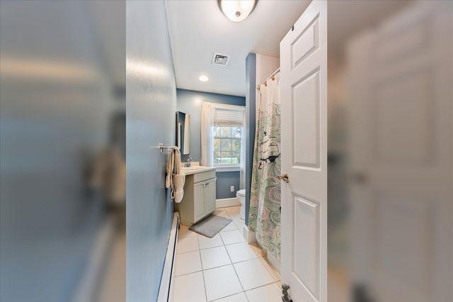 22 Reservoir St, Seekonk, MA 02771