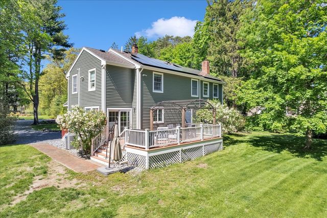 22 Reservoir St, Seekonk, MA 02771