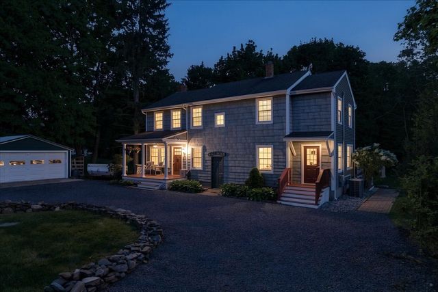 22 Reservoir St, Seekonk, MA 02771