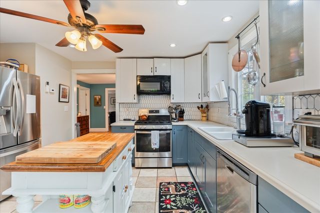 22 Reservoir St, Seekonk, MA 02771