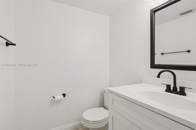 30 Chestnut Cir, Cooper City, FL 33026