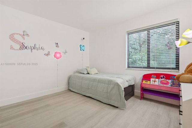 30 Chestnut Cir, Cooper City, FL 33026