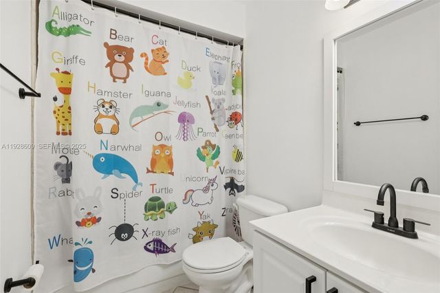 30 Chestnut Cir, Cooper City, FL 33026