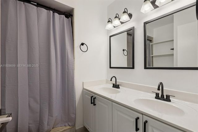 30 Chestnut Cir, Cooper City, FL 33026