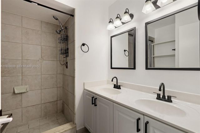 30 Chestnut Cir, Cooper City, FL 33026