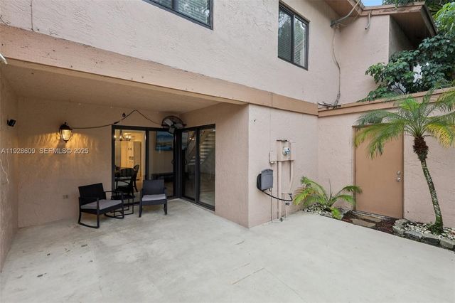 30 Chestnut Cir, Cooper City, FL 33026