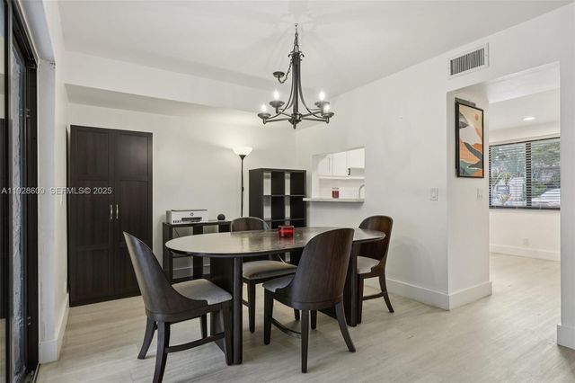 30 Chestnut Cir, Cooper City, FL 33026