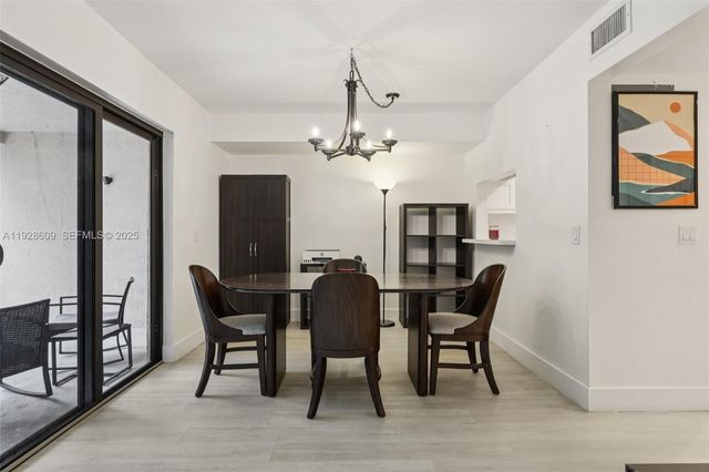 30 Chestnut Cir, Cooper City, FL 33026