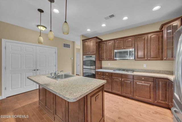 37 Kingston Drive, Jackson, NJ 08527