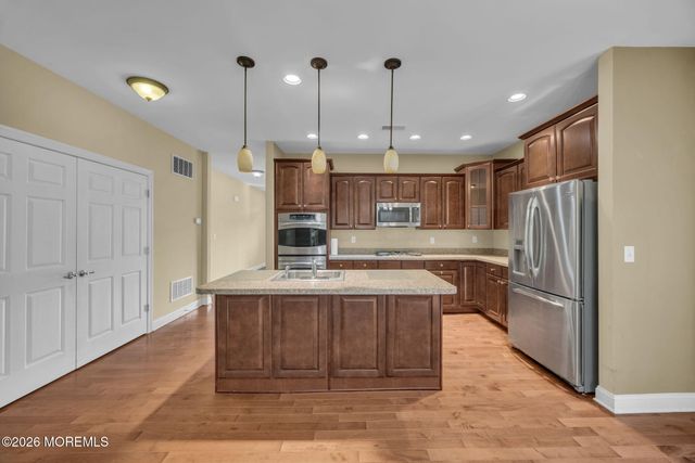 37 Kingston Drive, Jackson, NJ 08527