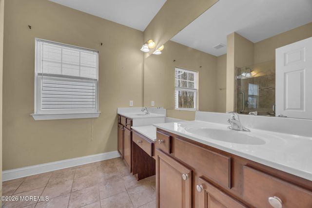 37 Kingston Drive, Jackson, NJ 08527