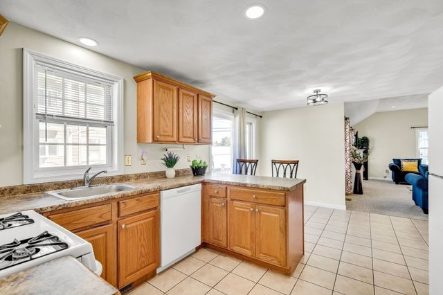 5 Wright Street B, Lowell, MA 01854