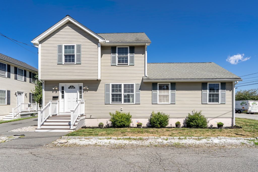 5 Wright Street B, Lowell, MA 01854