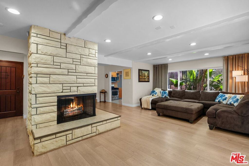 Image 10 of property listing at 4300 Pampas Road, Woodland Hills, CA 91364