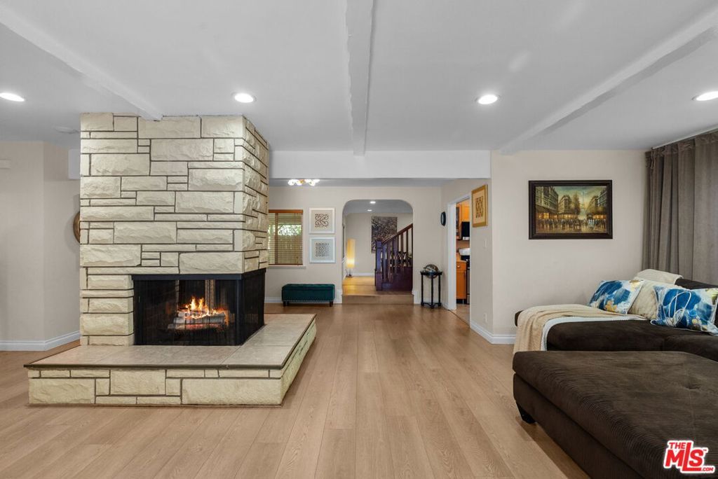 Image 11 of property listing at 4300 Pampas Road, Woodland Hills, CA 91364
