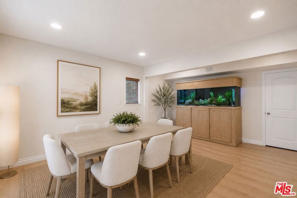 Image 17 of property listing at 4300 Pampas Road, Woodland Hills, CA 91364