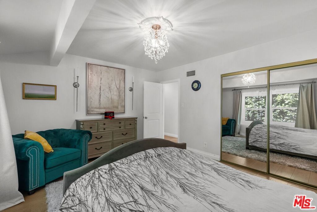 Image 23 of property listing at 4300 Pampas Road, Woodland Hills, CA 91364