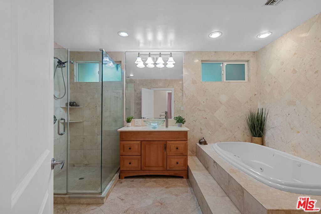 Image 24 of property listing at 4300 Pampas Road, Woodland Hills, CA 91364