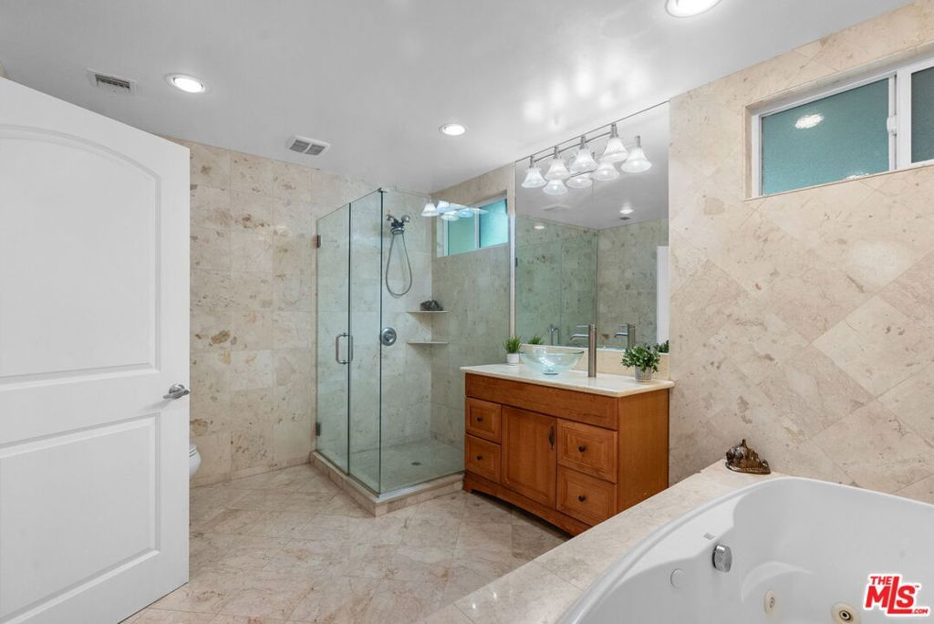 Image 25 of property listing at 4300 Pampas Road, Woodland Hills, CA 91364