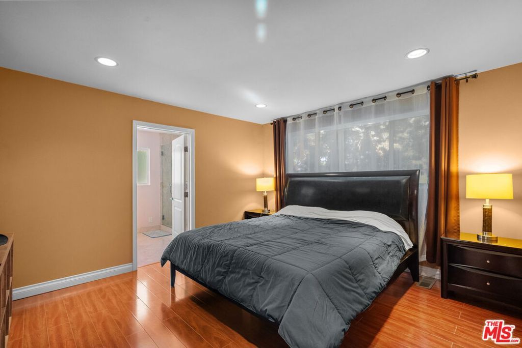Image 27 of property listing at 4300 Pampas Road, Woodland Hills, CA 91364