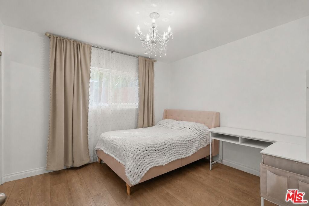 Image 29 of property listing at 4300 Pampas Road, Woodland Hills, CA 91364