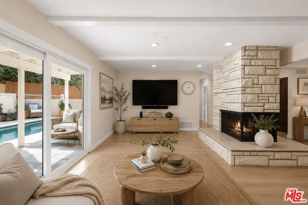 Image 3 of property listing at 4300 Pampas Road, Woodland Hills, CA 91364