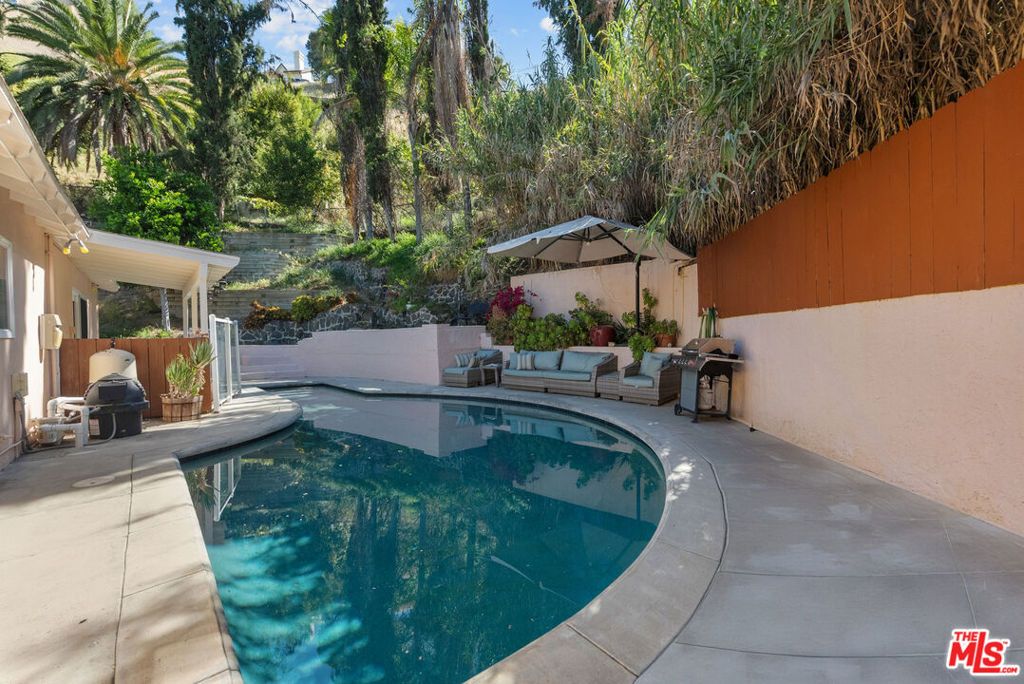 Image 39 of property listing at 4300 Pampas Road, Woodland Hills, CA 91364